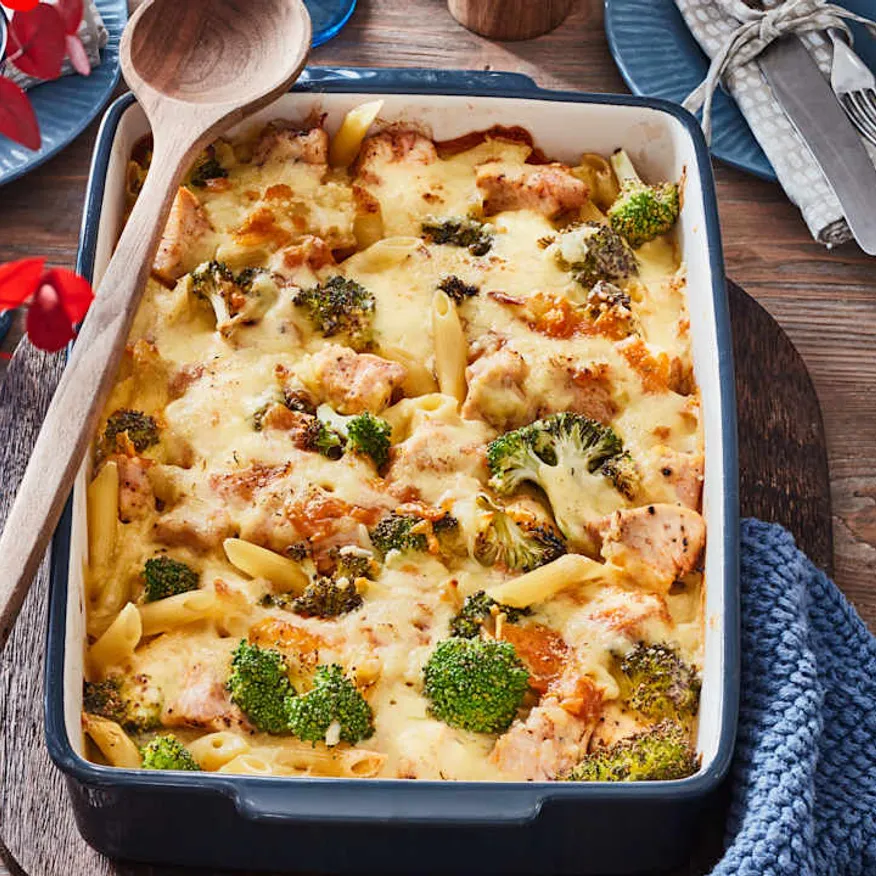 Cremiger Hähnchen-Brokkoli-Auflauf mit Nudeln