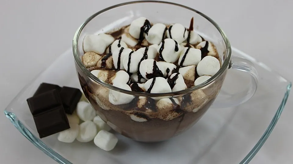 Heiße Schokolade mit Marshmallows