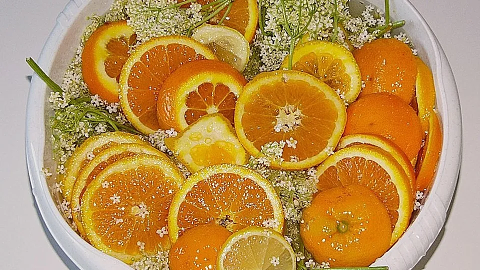 Holunderblütensirup à la Mama
