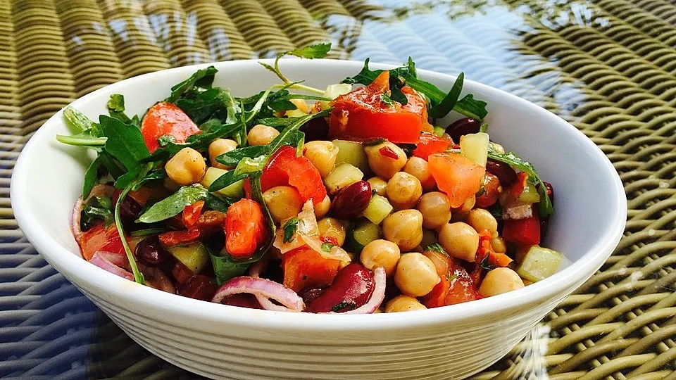 Mediterraner Kichererbsensalat