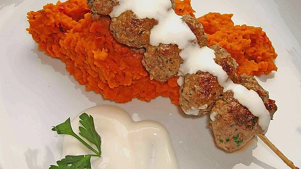 Lammhack-Spieße mit orientalischem Kürbisgemüse