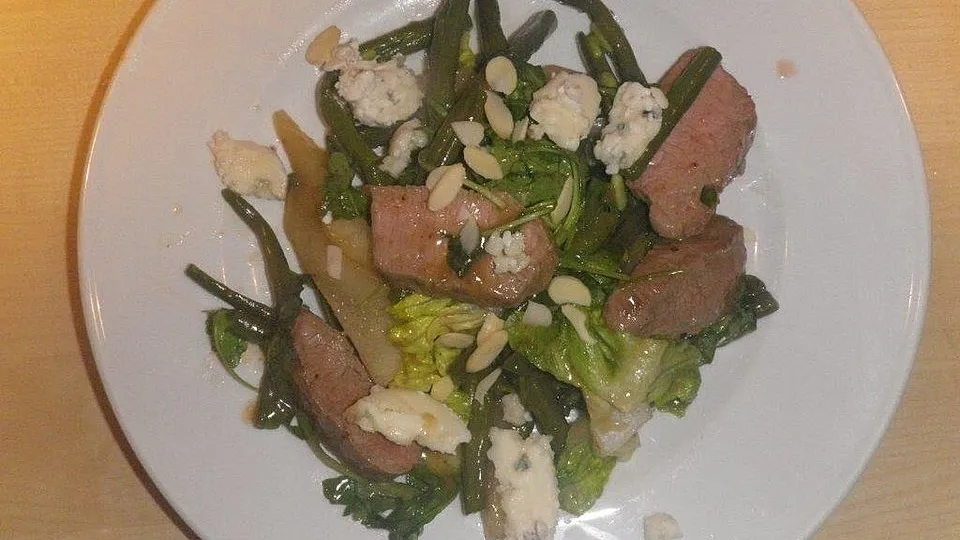 Fruchtiger Herbstsalat mit Lamm und Roquefort