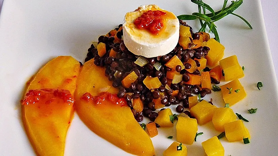 Linsensalat mit Mango und Ziegenkäse