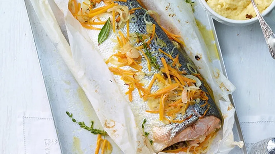 Ganzer Lachs aus dem Ofen