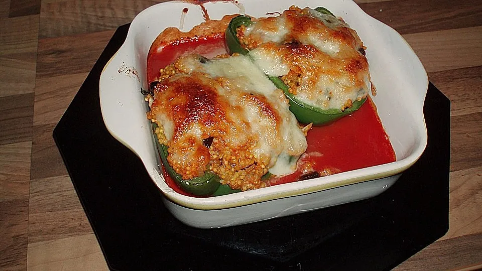 Gefüllte Spitzpaprika mit Hirse, Rosinen und Mandeln