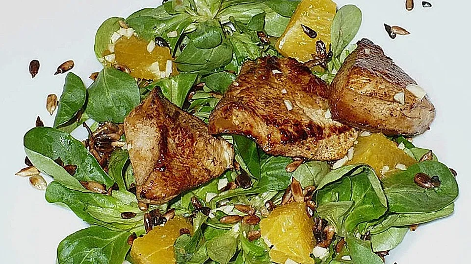 Feldsalat mit Putenbrustfilet und Orangen-Vinaigrette