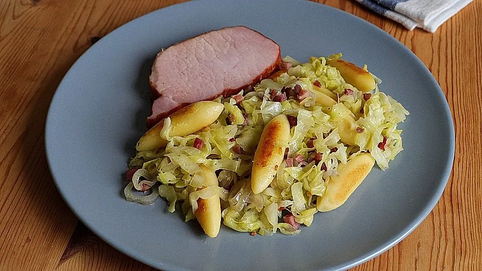 Kraut-Schupfnudeln mit Speck
