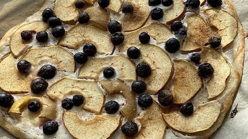 Apfel-Dinnete mit Heidelbeeren