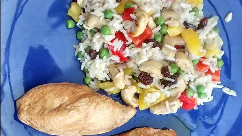 Kokos-Gemüse-Duftreis mit Rosinen und Nüssen
