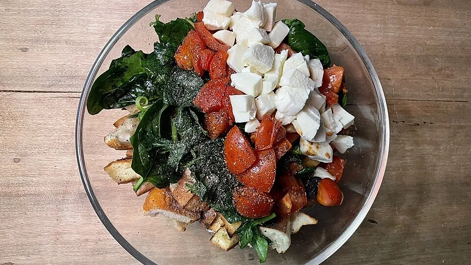 Spinat-Brot-Salat