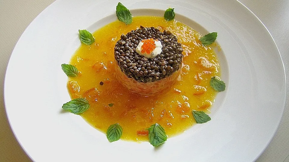 Lachs-Orangen-Tatar mit Belugalinsen