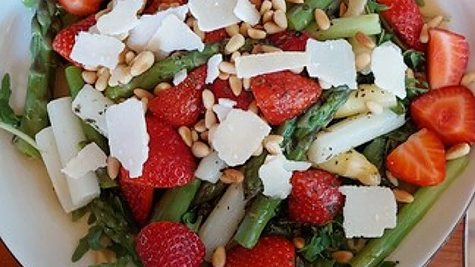 Spargel-Erdbeersalat