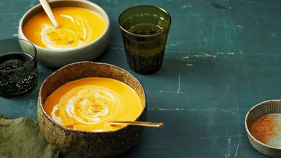 Kürbissuppe mit einem Hauch Curry