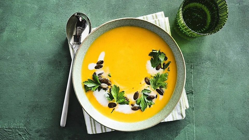 Kürbis-Karotten-Kokos-Ingwer-Suppe