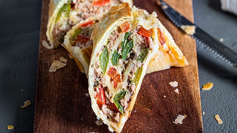 Hackfleisch-Blätterteig-Strudel