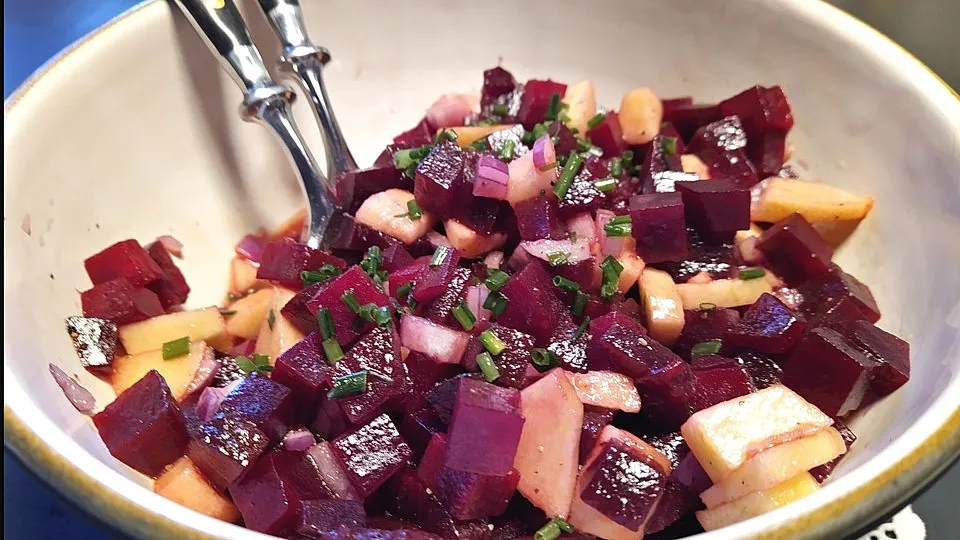 Rote-Bete-Salat mit Honig-Apfel-Dressing