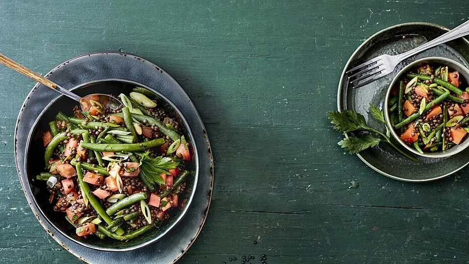 Bohnensalat mit Belugalinsen und Tomaten