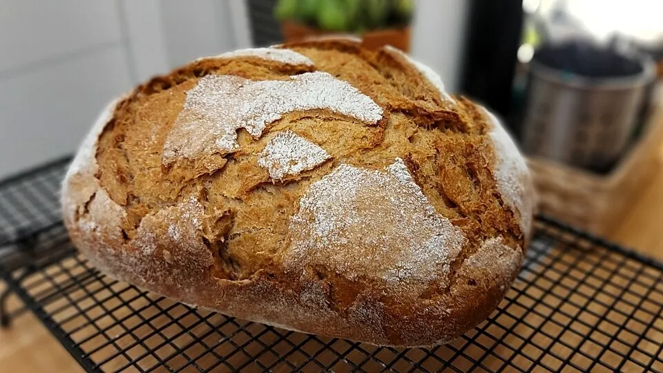 Reines Roggenbrot aus Sauerteig